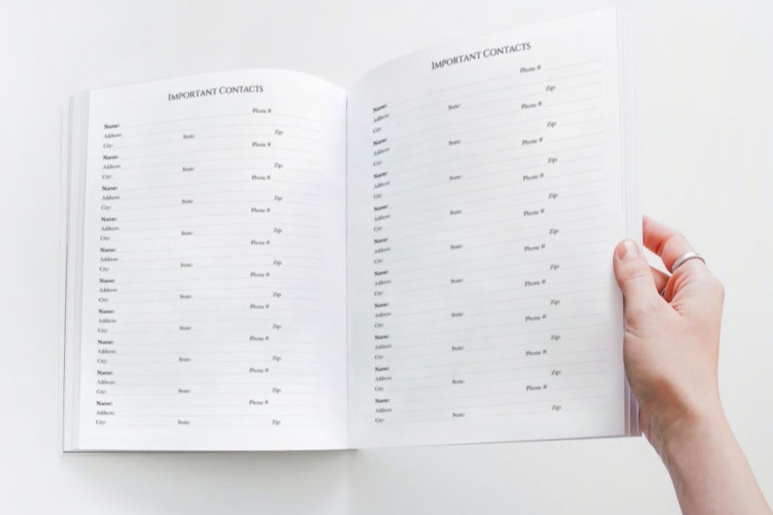 Emergency and important contacts with 17 entries