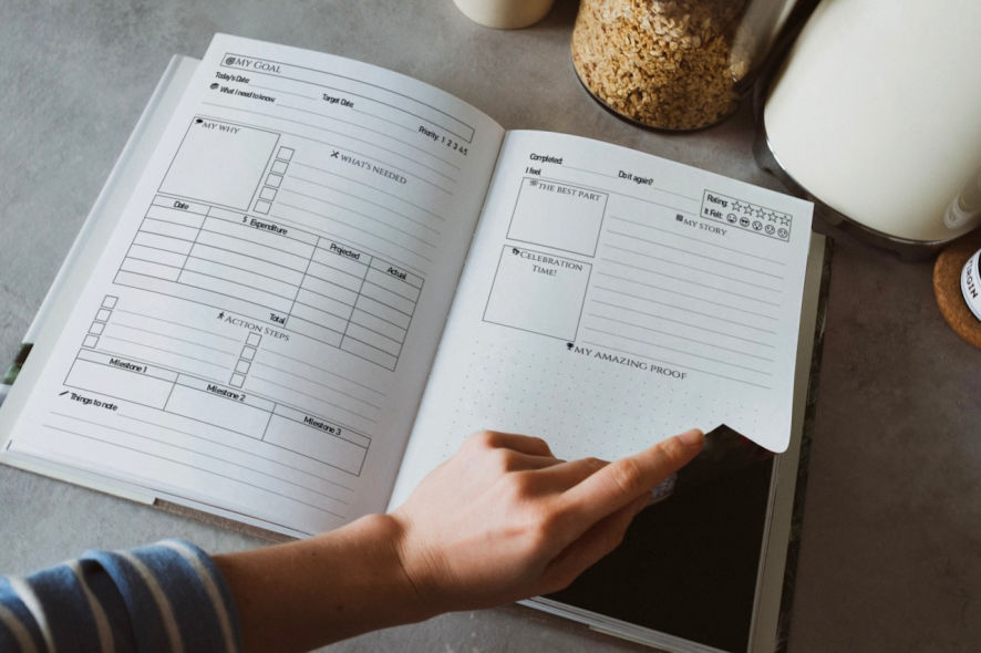 The Goal Planner & Tracker: Crush 45 Goals—Big and Small—For A Life You’ll Love!